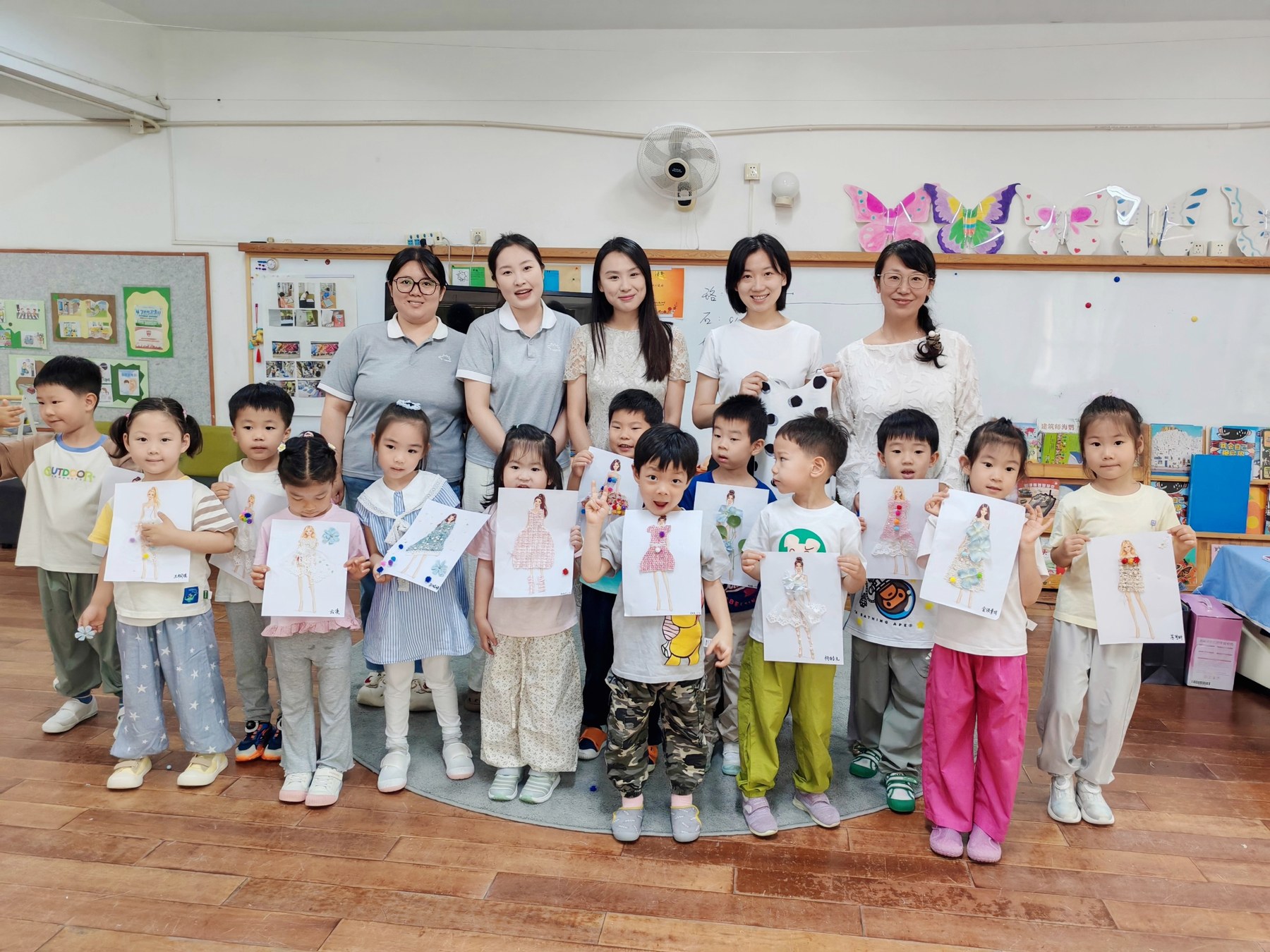 启明玫瑰幼儿园活动合影